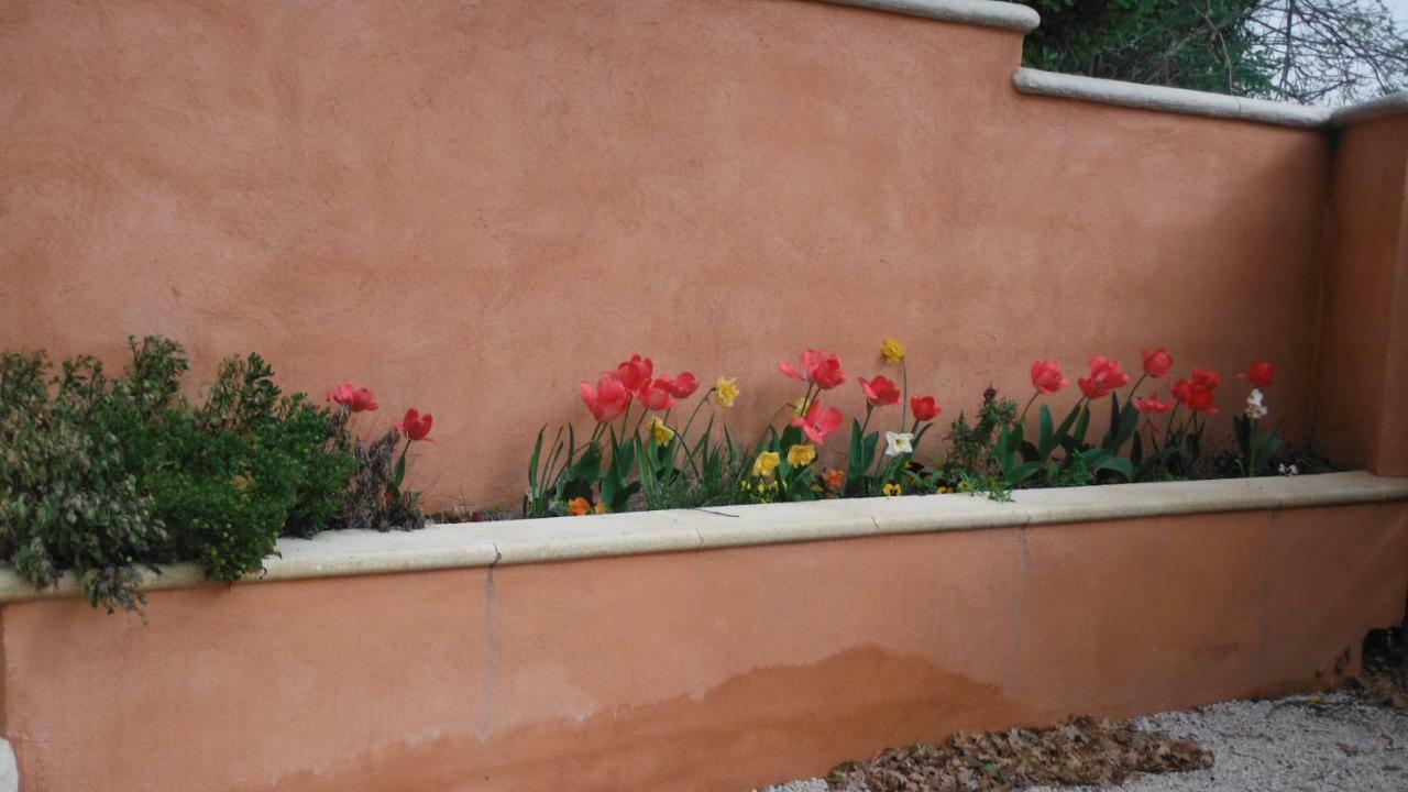 Appartement Le Romarin Mallemort Esterno foto